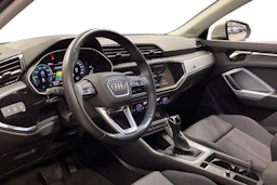 harmaa Audi Q3 2022 kuva 3.