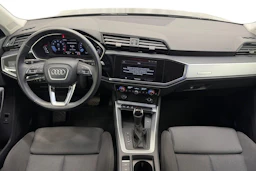 met. musta Audi Q3 2022 kuva 9.
