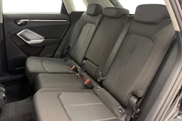 met. musta Audi Q3 2022 kuva 11.