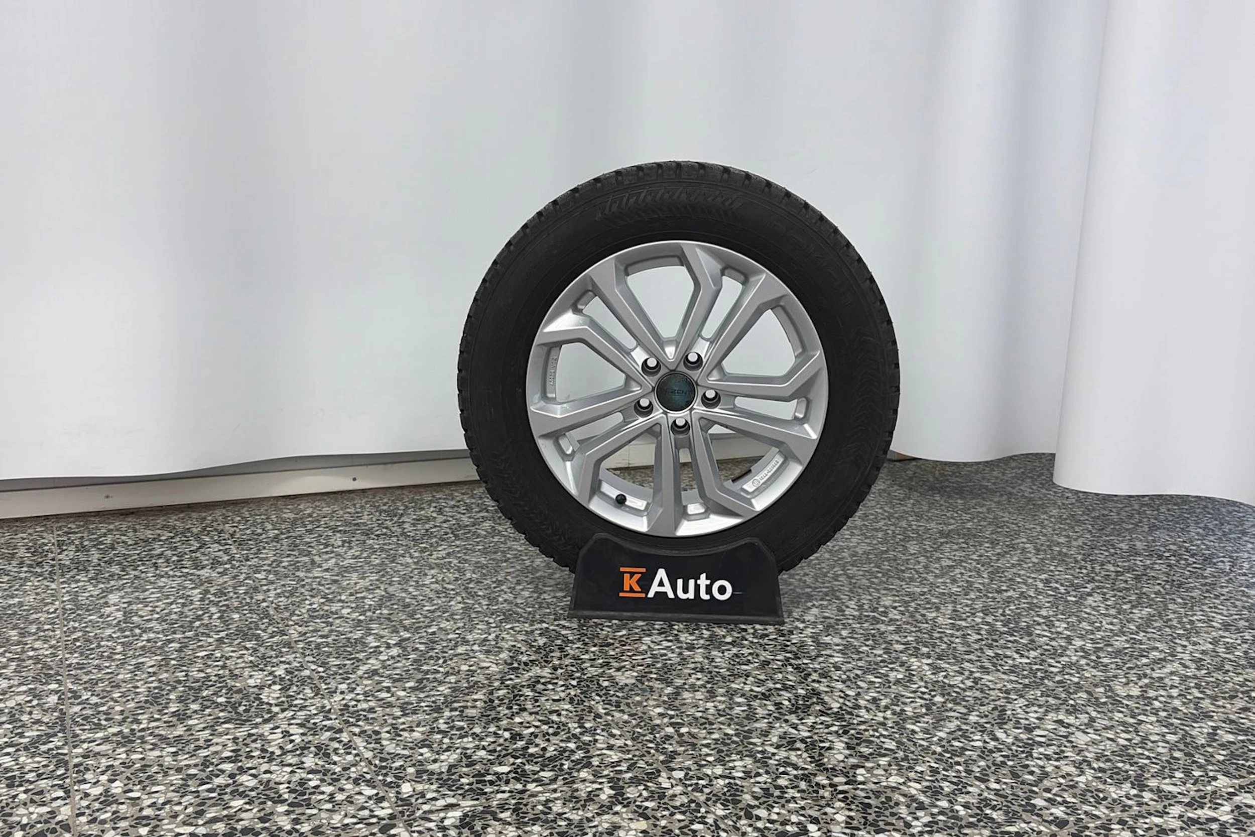met. musta Audi Q3 2022 kuva 13.