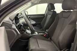 met. musta Audi Q3 2022 kuva 17.