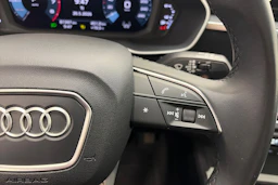 met. musta Audi Q3 2022 kuva 20.