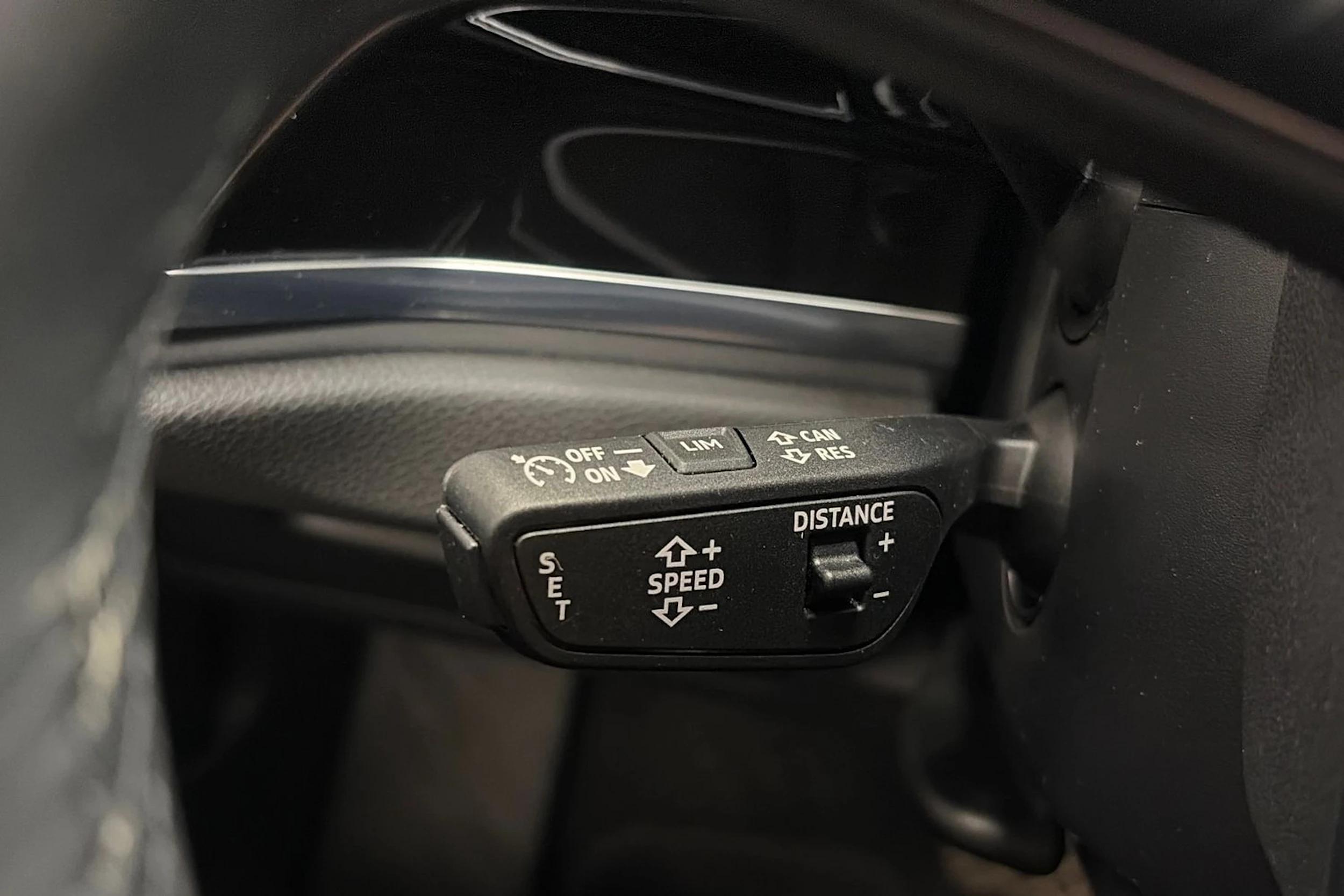 met. musta Audi Q3 2022 kuva 21.