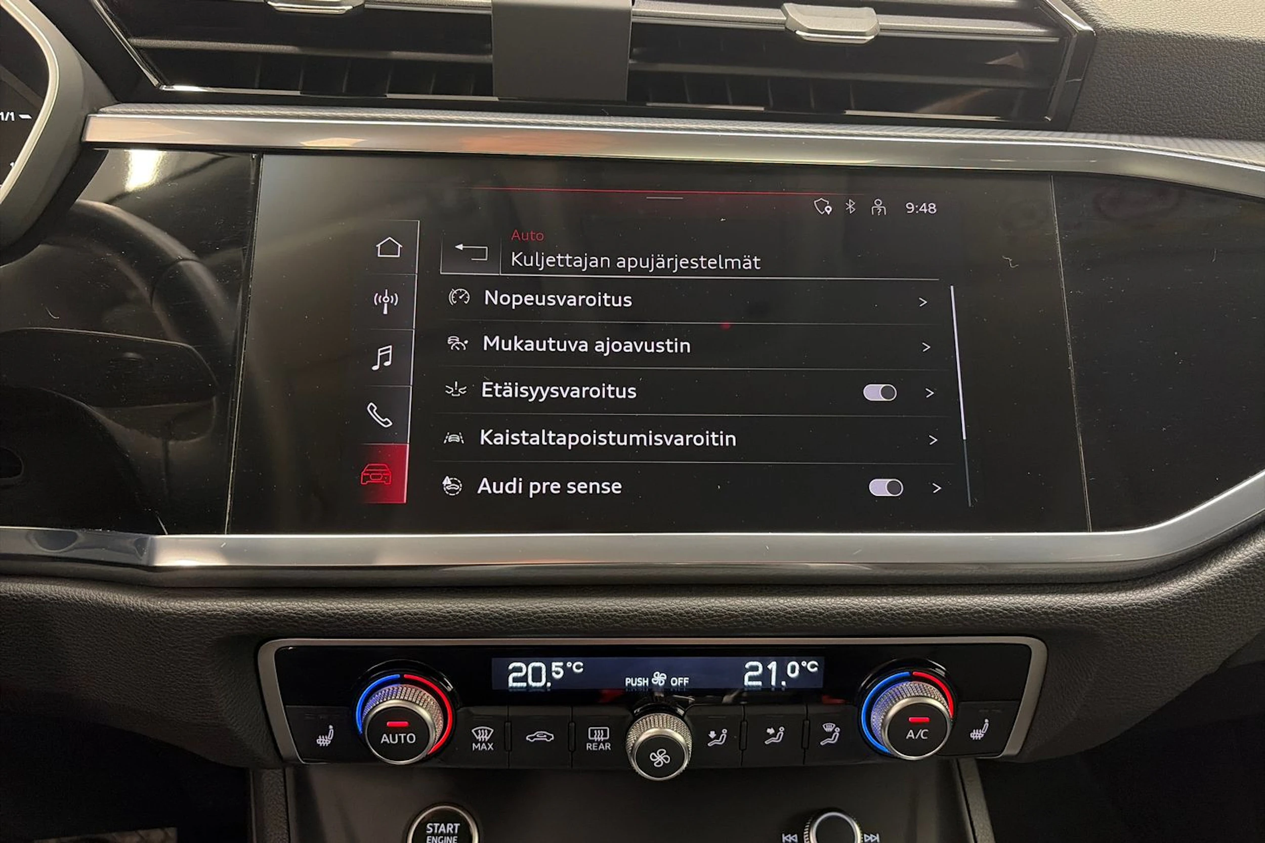 met. musta Audi Q3 2022 kuva 25.