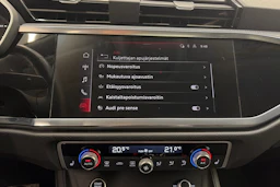met. musta Audi Q3 2022 kuva 25.