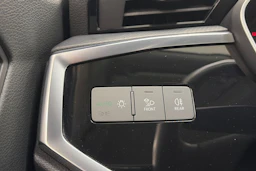 met. musta Audi Q3 2022 kuva 28.