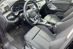 musta Audi Q3 2022 kuva 3.