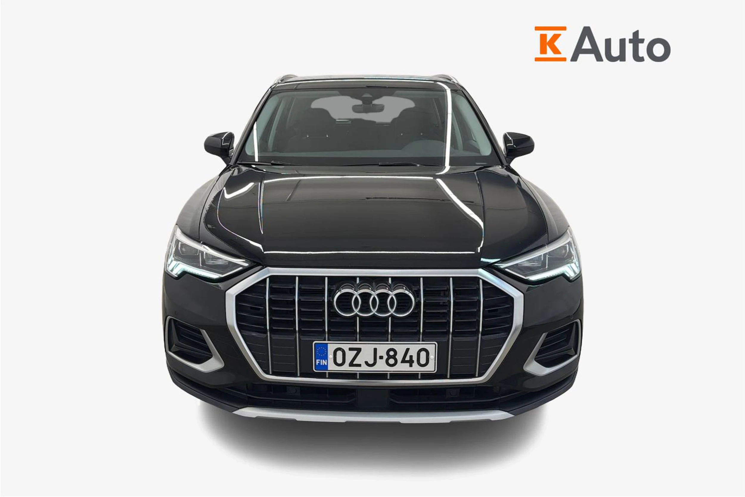 musta Audi Q3 2022 kuva 4.