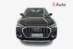 musta Audi Q3 2022 kuva 4.