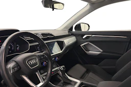 musta Audi Q3 2022 kuva 6.