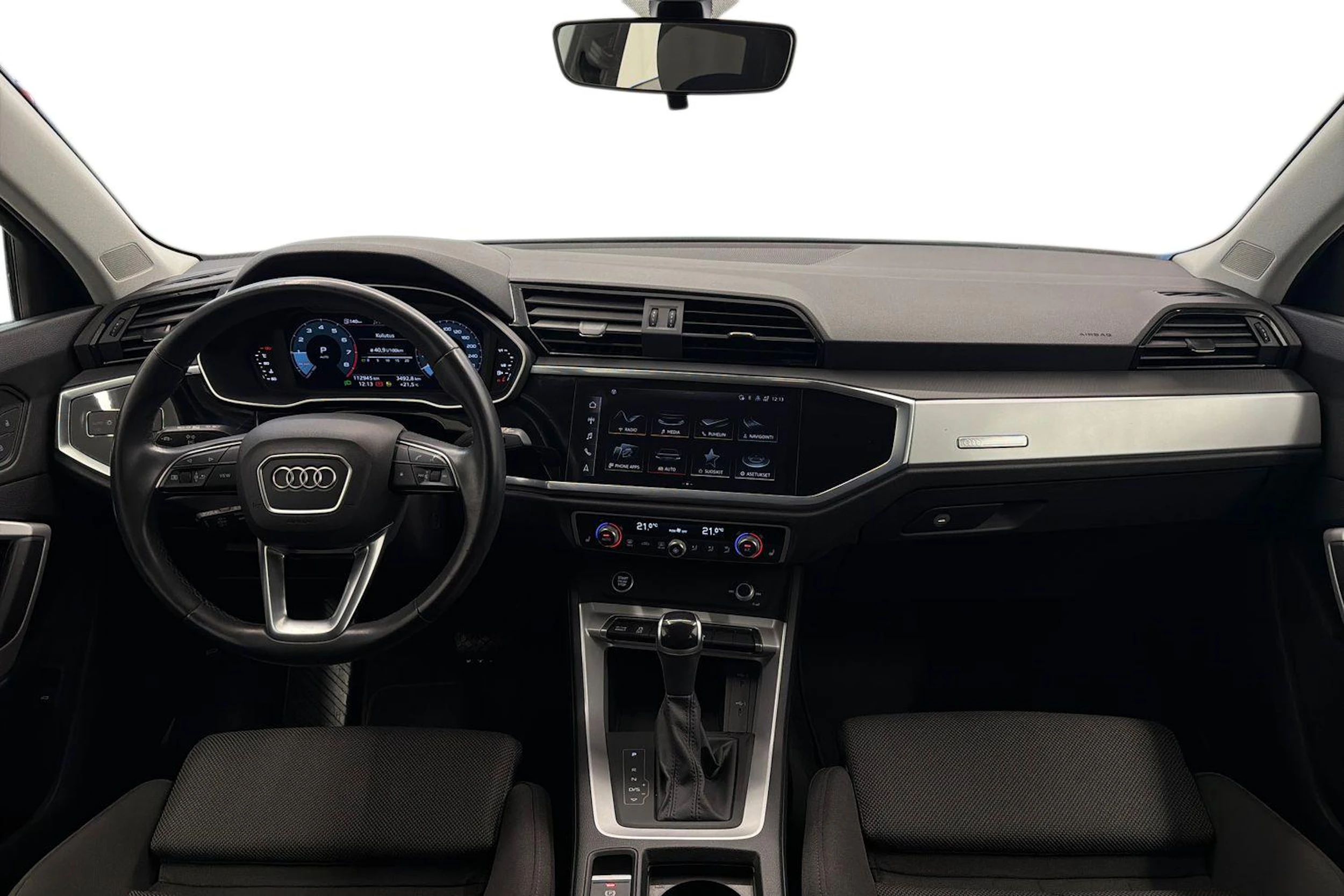 musta Audi Q3 2022 kuva 7.