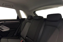 musta Audi Q3 2022 kuva 8.
