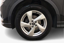 musta Audi Q3 2022 kuva 9.