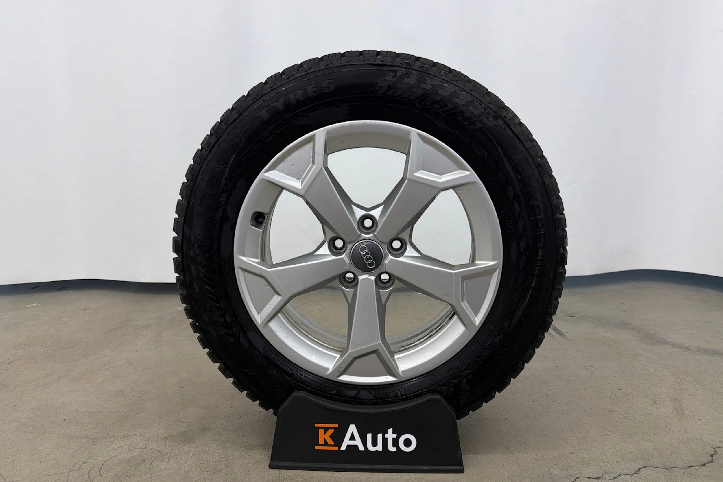 musta Audi Q3 2022 kuva 11.