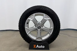 musta Audi Q3 2022 kuva 11.