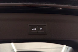 musta Audi Q3 2022 kuva 14.
