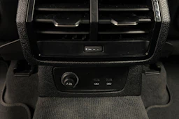 musta Audi Q3 2022 kuva 15.