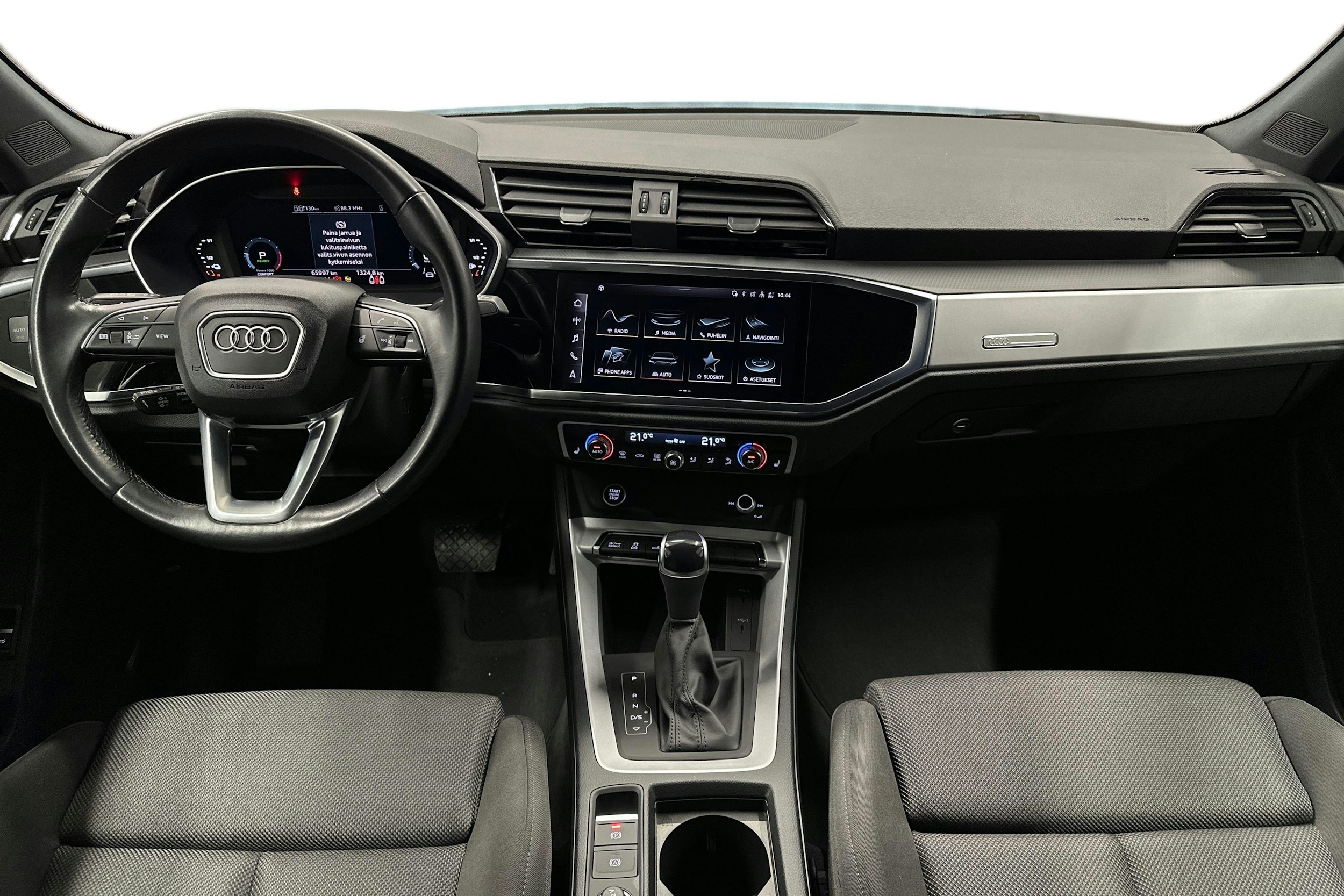 valkoinen Audi Q3 2022 kuva 9.