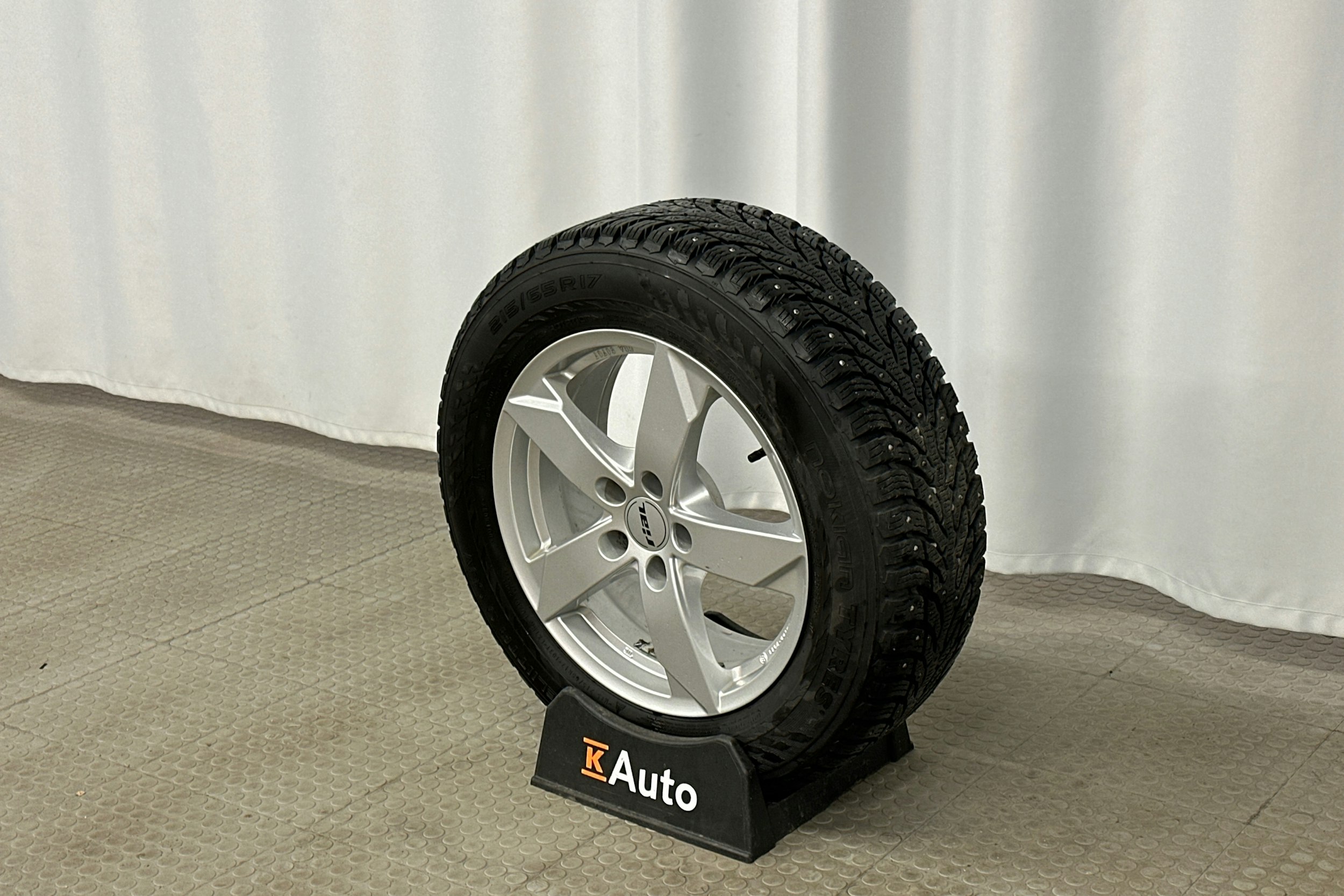 valkoinen Audi Q3 2022 kuva 13.