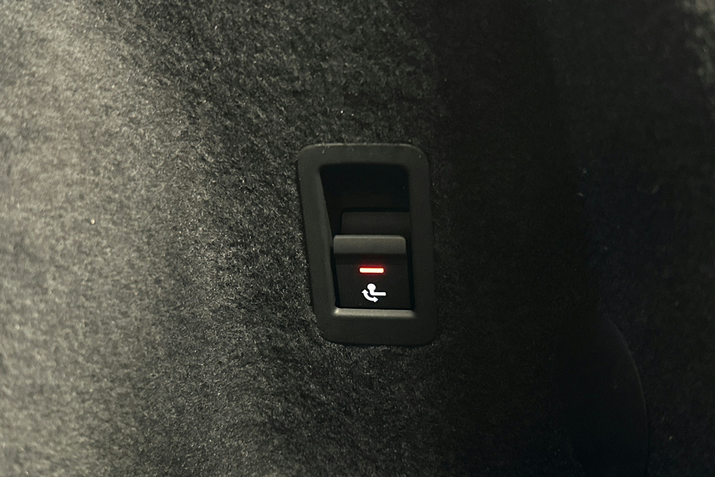 valkoinen Audi Q3 2022 kuva 15.