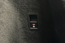 valkoinen Audi Q3 2022 kuva 15.