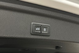 valkoinen Audi Q3 2022 kuva 16.