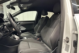 valkoinen Audi Q3 2022 kuva 17.