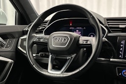 valkoinen Audi Q3 2022 kuva 18.