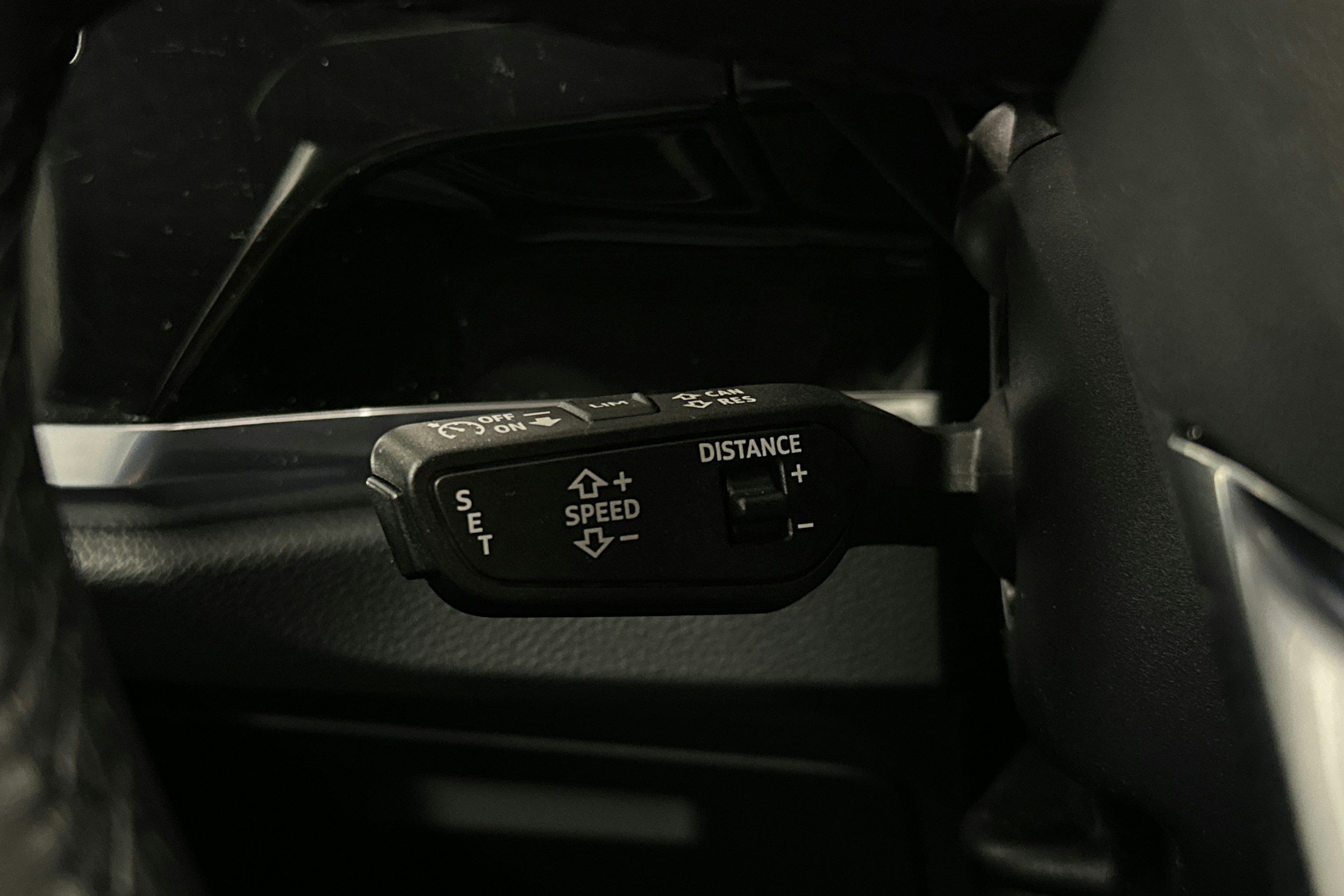 valkoinen Audi Q3 2022 kuva 20.