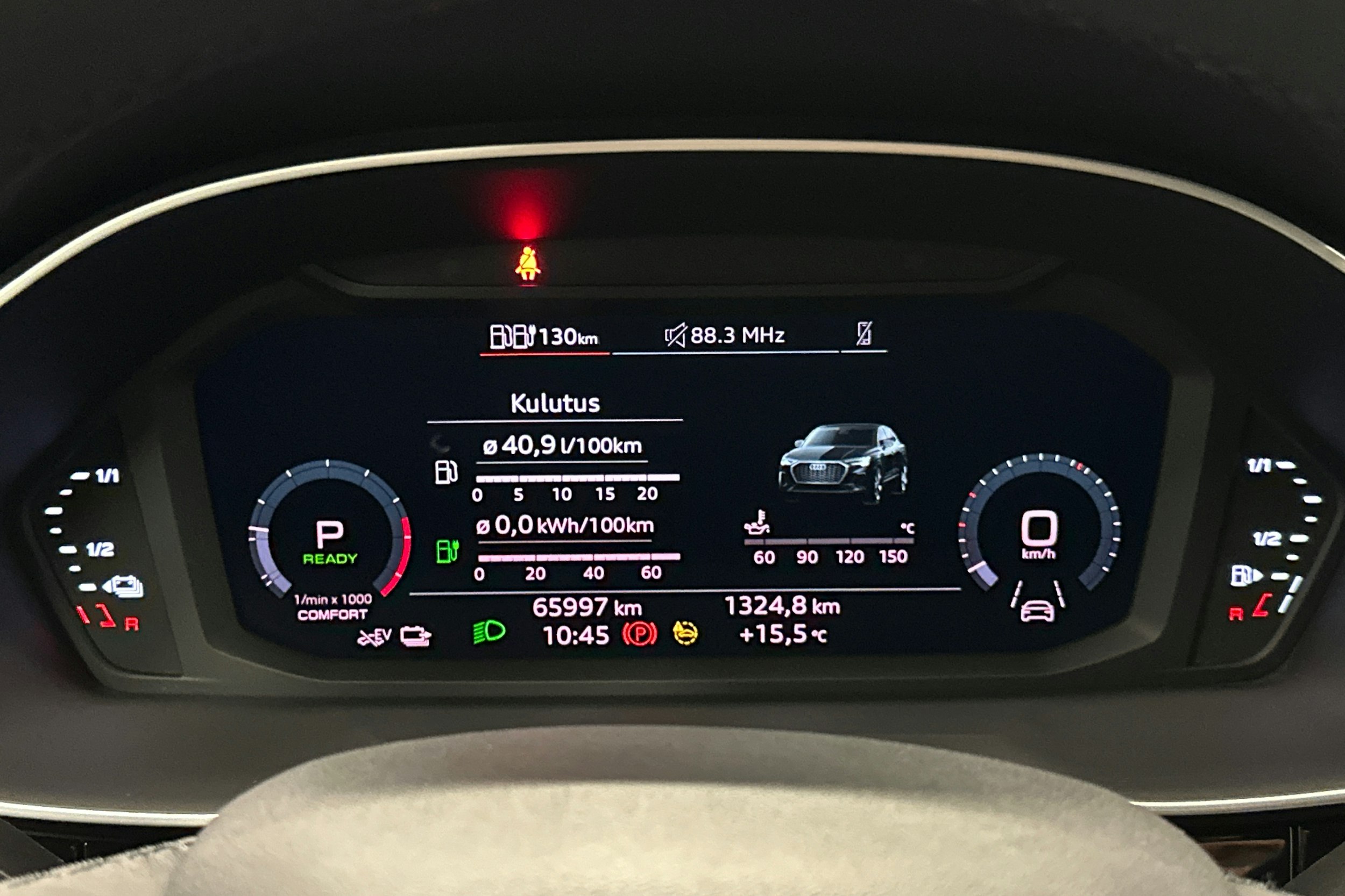 valkoinen Audi Q3 2022 kuva 21.