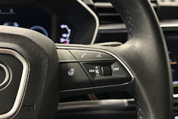 valkoinen Audi Q3 2022 kuva 23.