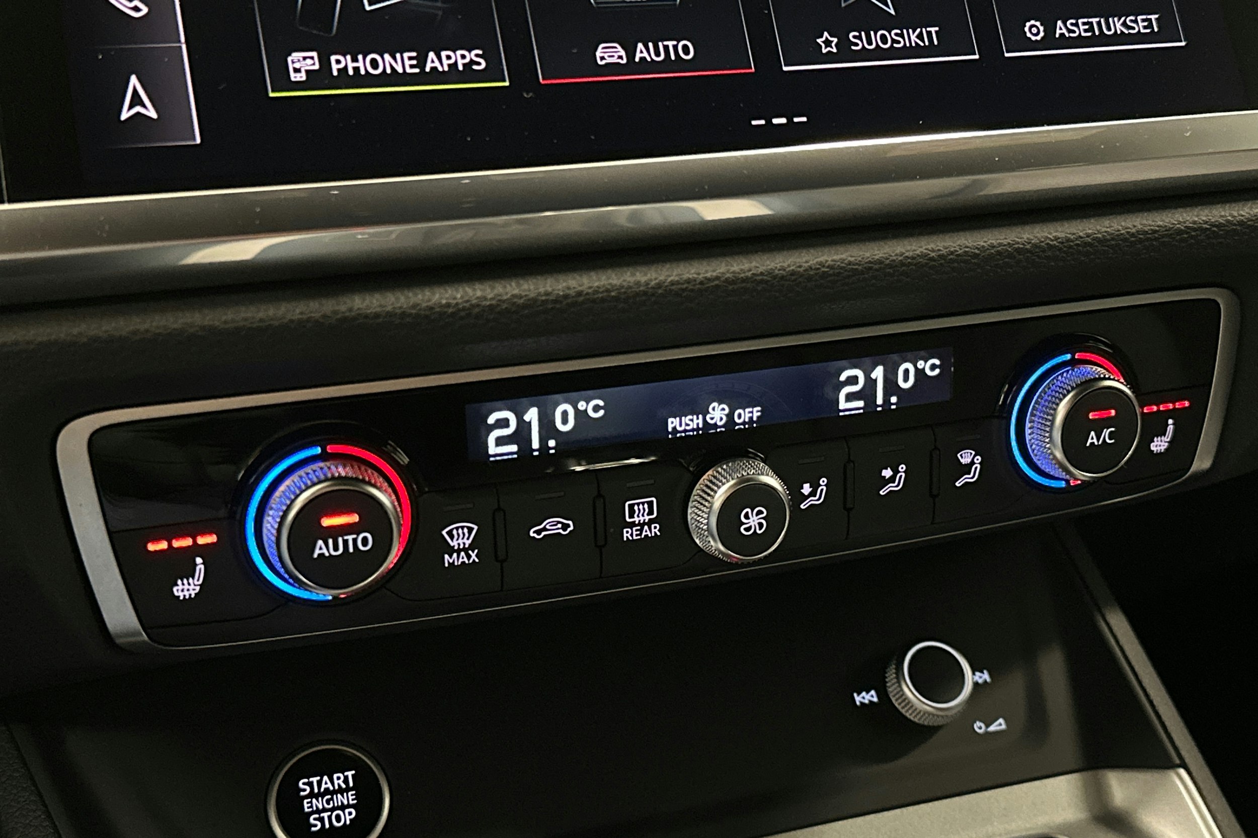 valkoinen Audi Q3 2022 kuva 24.