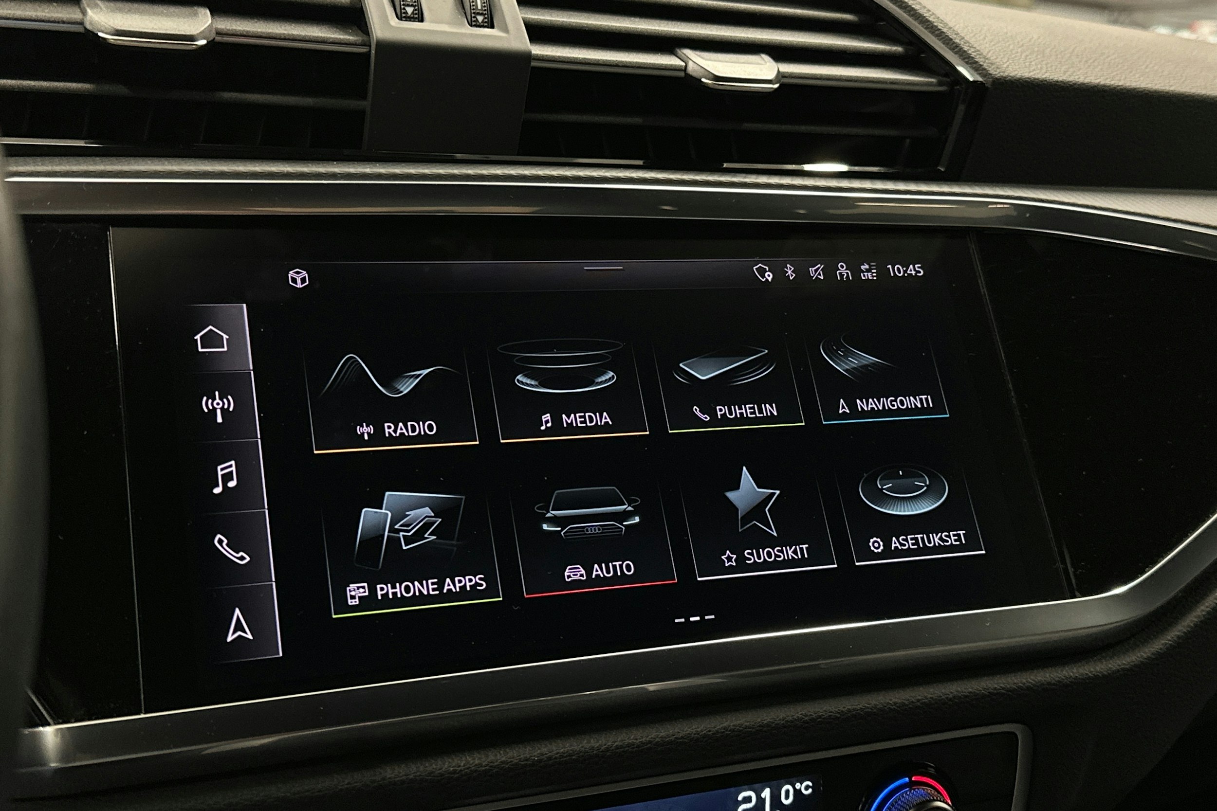 valkoinen Audi Q3 2022 kuva 25.