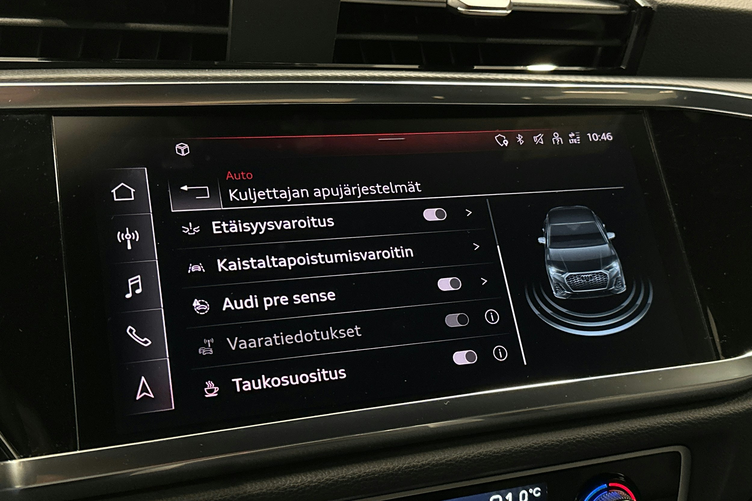 valkoinen Audi Q3 2022 kuva 30.