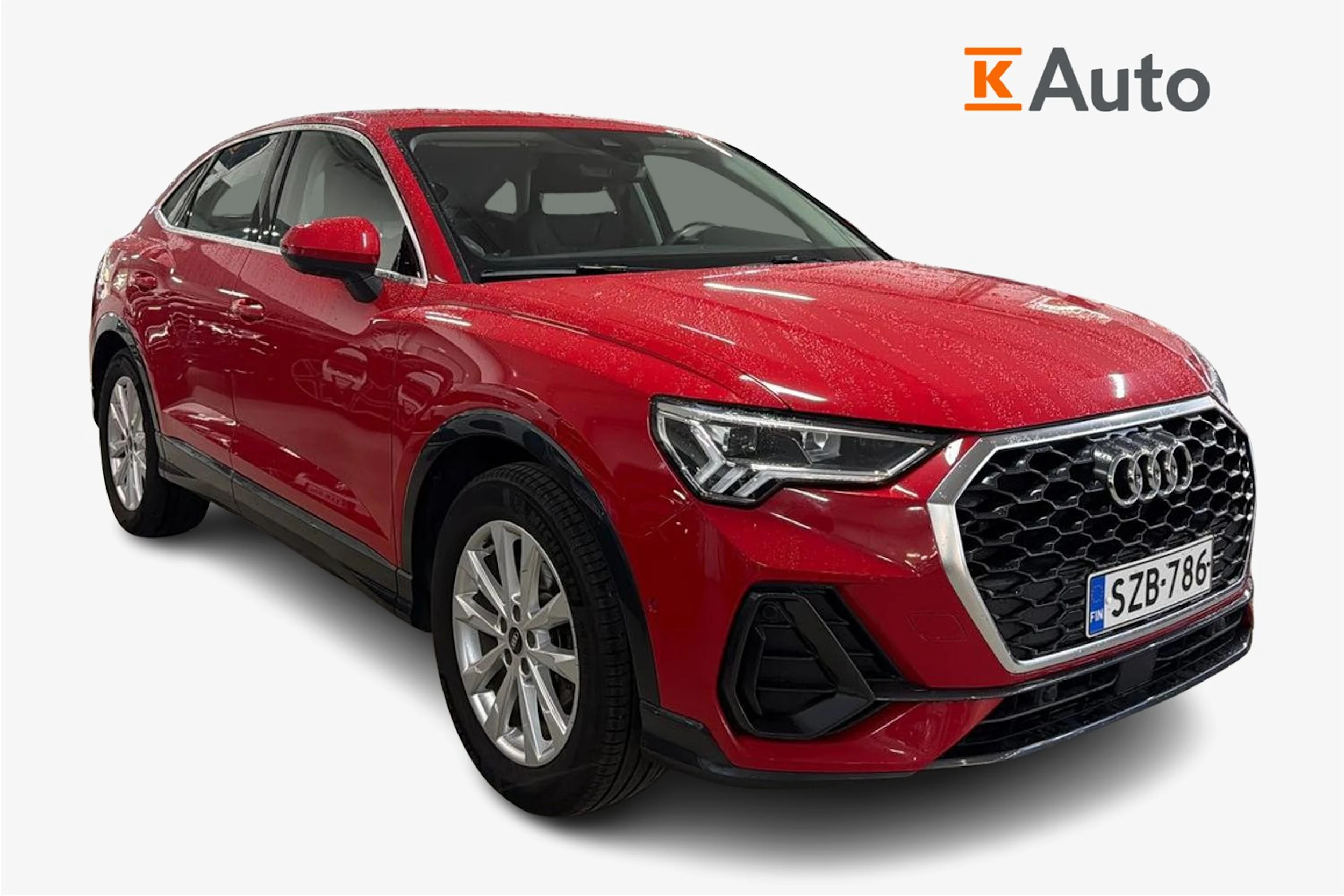 punainen Audi Q3 2022 kuva 1.