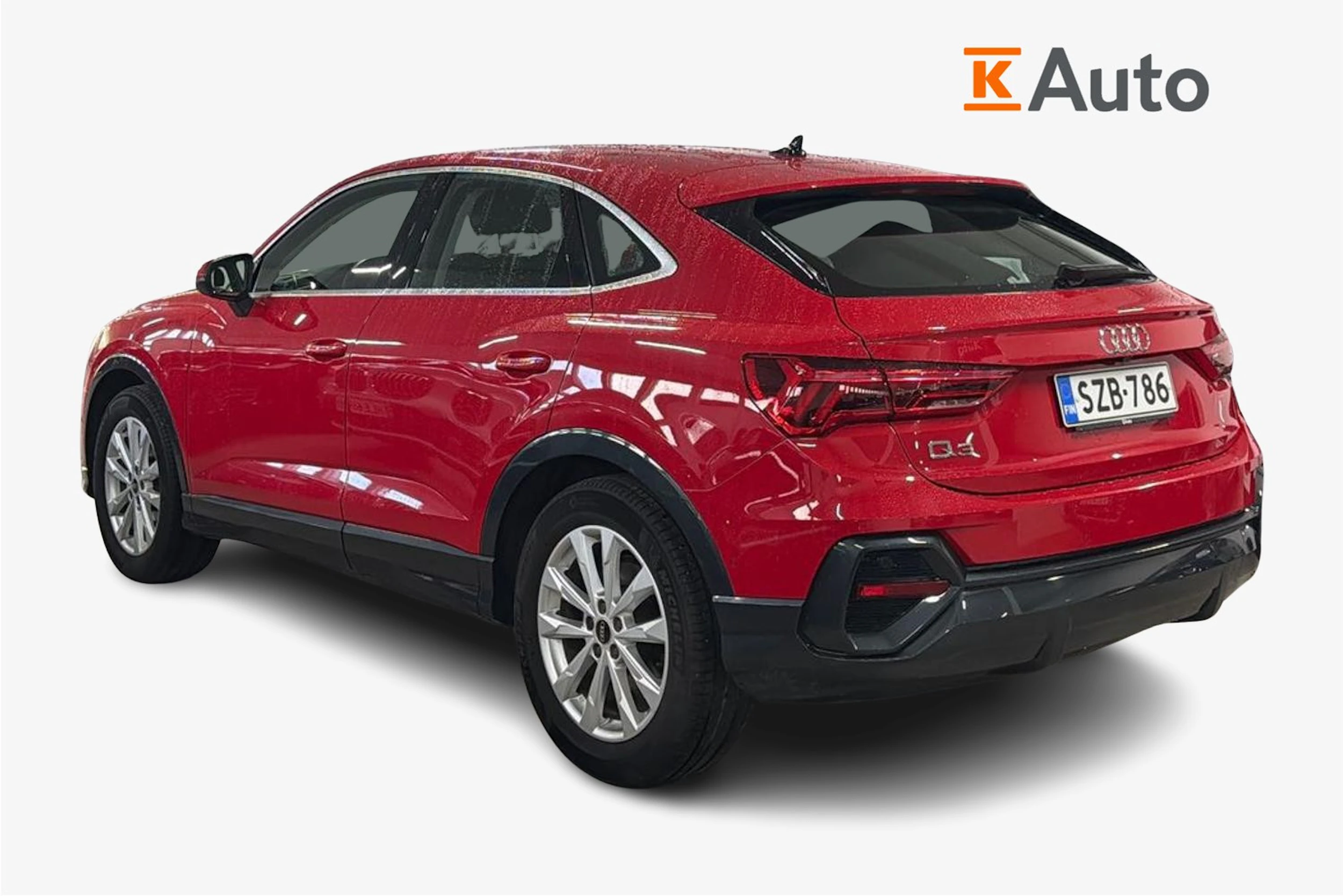 punainen Audi Q3 2022 kuva 2.