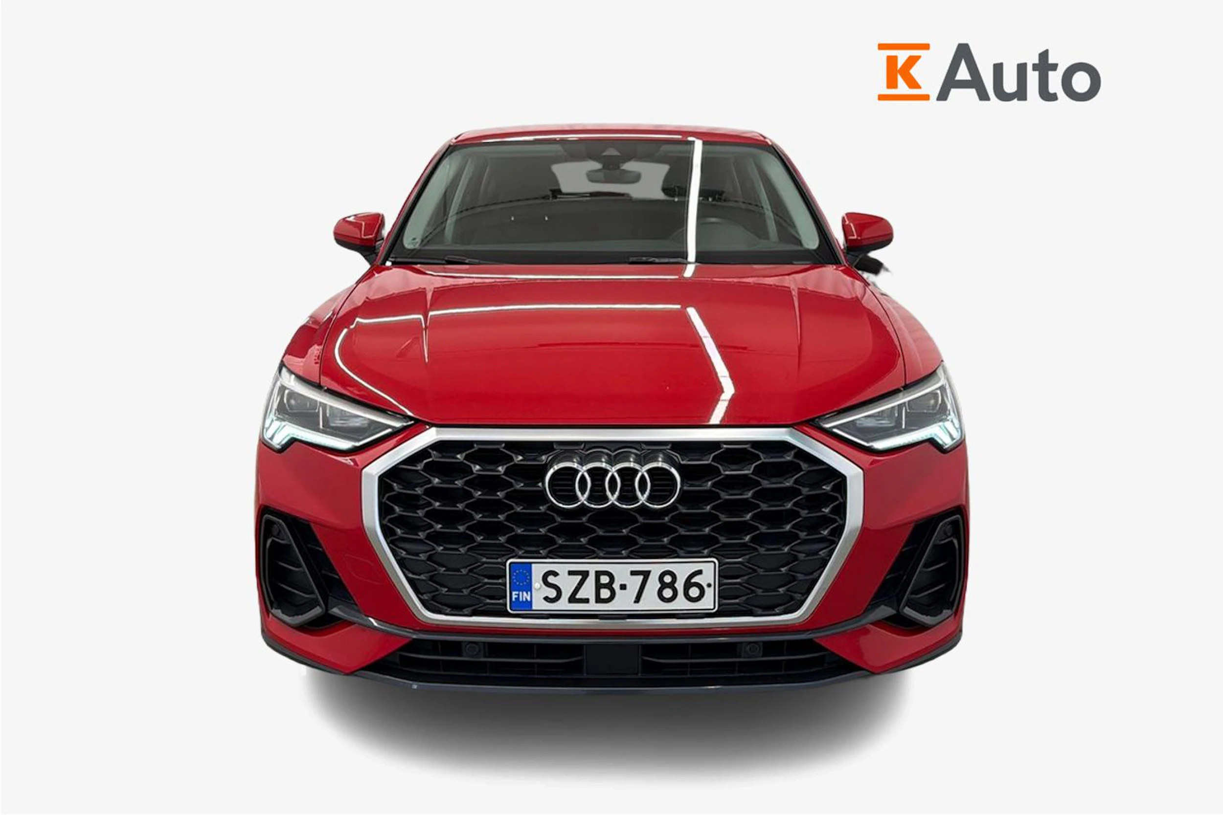 punainen Audi Q3 2022 kuva 4.