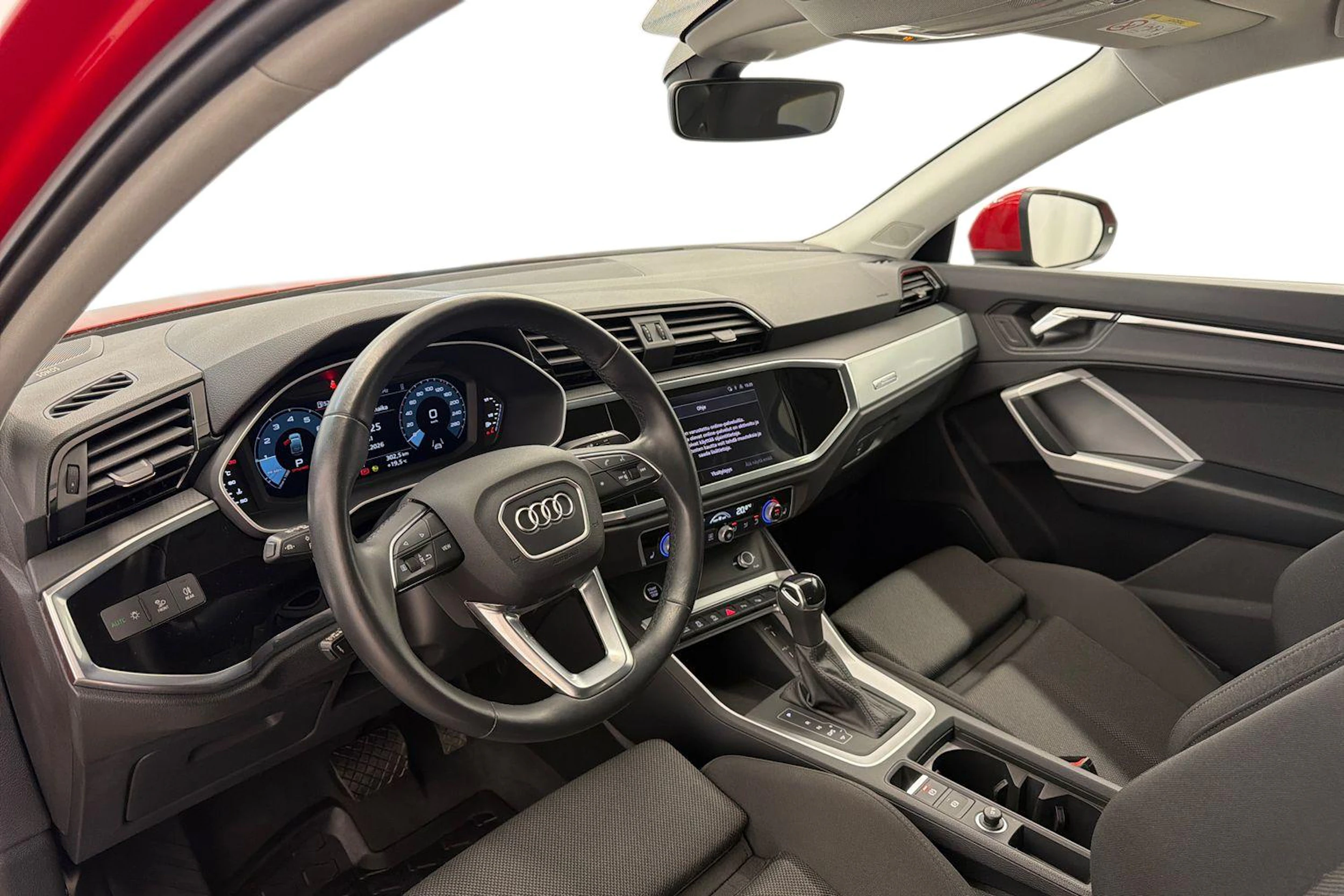 punainen Audi Q3 2022 kuva 6.