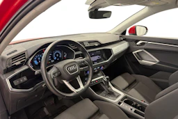 punainen Audi Q3 2022 kuva 6.