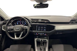 punainen Audi Q3 2022 kuva 7.