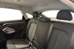 punainen Audi Q3 2022 kuva 8.