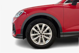 punainen Audi Q3 2022 kuva 9.