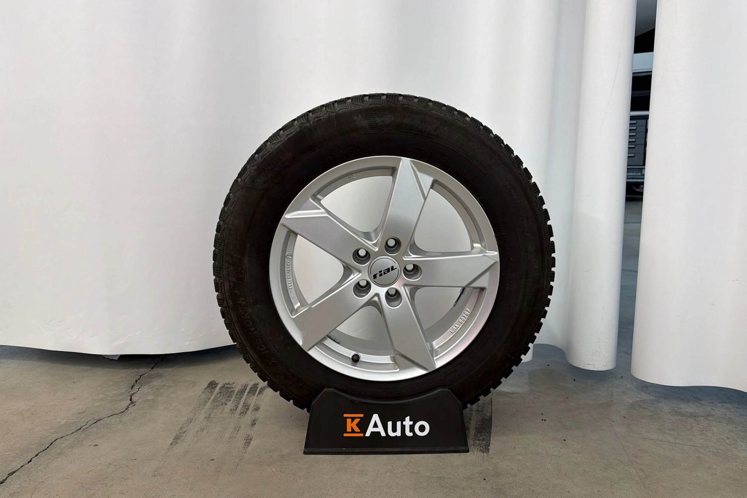 punainen Audi Q3 2022 kuva 11.