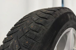 punainen Audi Q3 2022 kuva 12.