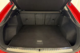 punainen Audi Q3 2022 kuva 13.