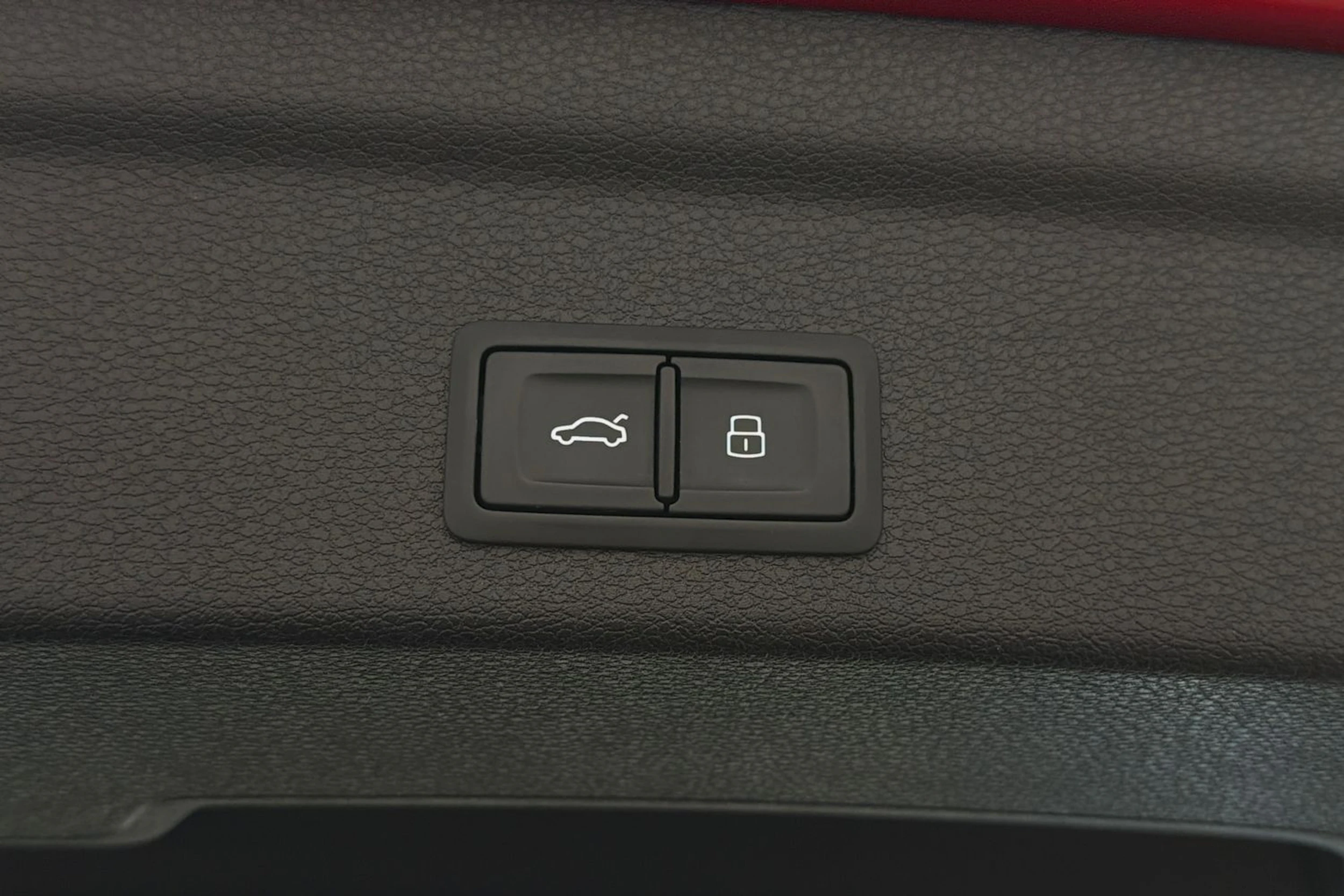 punainen Audi Q3 2022 kuva 14.