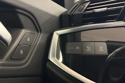 punainen Audi Q3 2022 kuva 16.