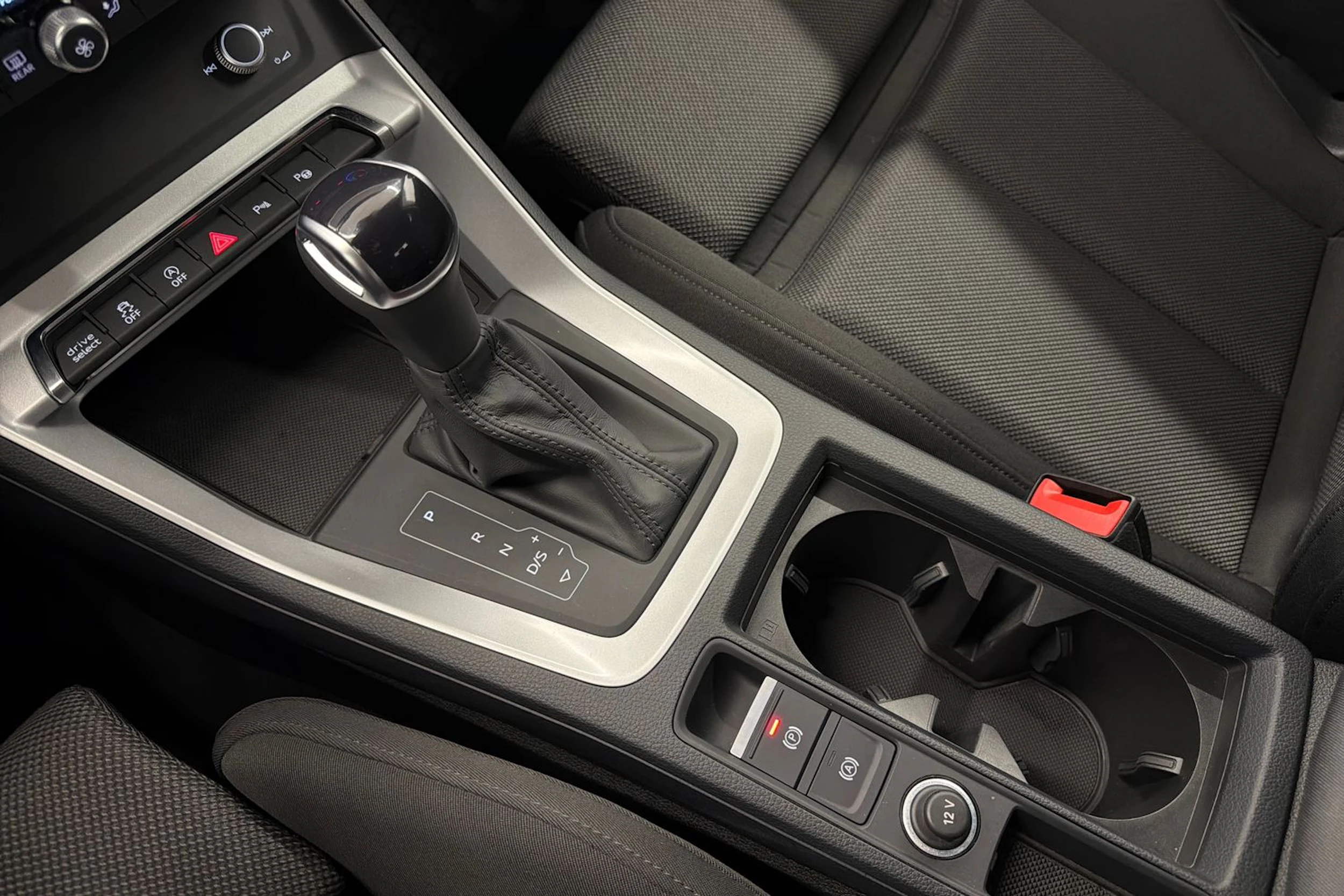punainen Audi Q3 2022 kuva 21.