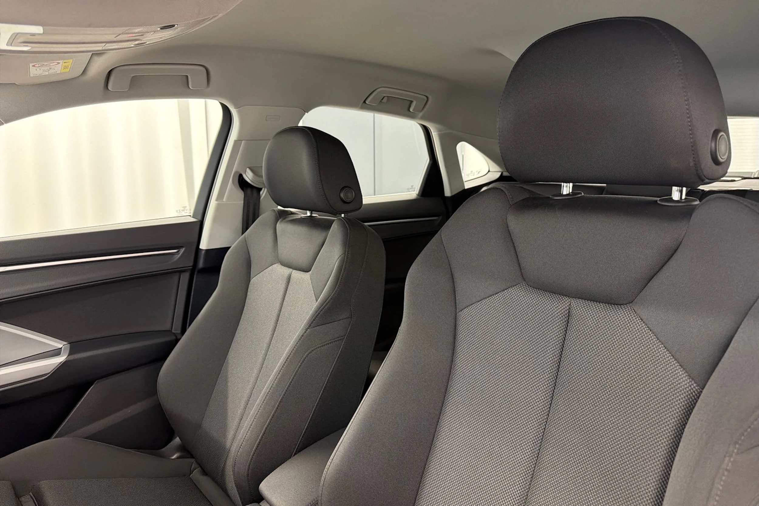punainen Audi Q3 2022 kuva 27.