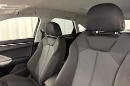 punainen Audi Q3 2022 kuva 27.